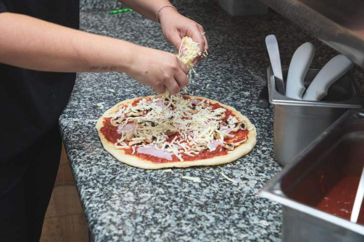 Pizzas croustillantes à déguster sur place ou à emporter